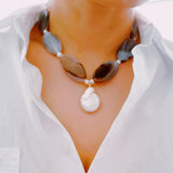 Collier de perles baroques glamour de l'Upper East