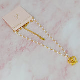Collar con colgante de amor de pretzel