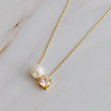 Collar de una sola perla y diamantes