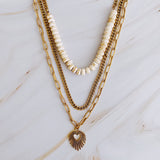 Collier superposé de perles de résine et cœur doré