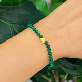 Preciosa pulsera elástica con cuentas de piedra