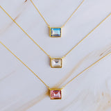 Collar con colgante cuadrado dulce