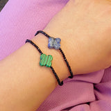 Bracelet extensible semi-précieux avec croix arrondie