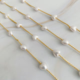 Collier à longue chaîne en forme de cœur et de perles