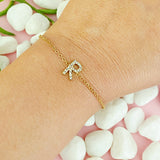 Pulsera con inicial brillante y delicada