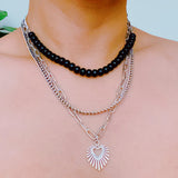 Collier superposé de perles de résine et cœur doré