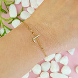 Pulsera con inicial brillante y delicada