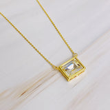Collar con colgante cuadrado dulce