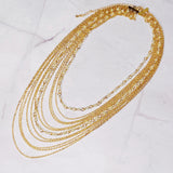 Collar de cadena y perlas bellamente drapeado