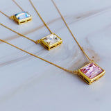 Collar con colgante cuadrado dulce