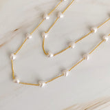 Collier à longue chaîne en forme de cœur et de perles