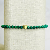 Preciosa pulsera elástica con cuentas de piedra