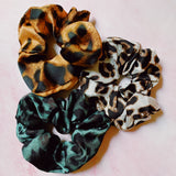 Juego de 3 scrunch de satén con estampado de leopardo