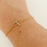 Pulsera con inicial brillante y delicada