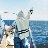Sur l’écharpe de pull à capuche Yacht