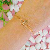 Pulsera con inicial brillante y delicada