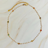 Precioso collar de cadena con perlas y minicorazones