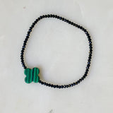 Bracelet extensible semi-précieux avec croix arrondie