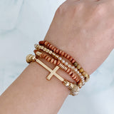 Juego de 4 pulseras de cuentas de piedra y madera.