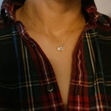 Collier brille à côté de toi