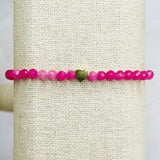 Preciosa pulsera elástica con cuentas de piedra