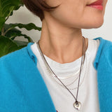 Collar de cadena y corazón perfectamente superpuesto