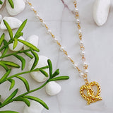 Collar con colgante de amor de pretzel