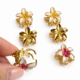 6 mini flower hair claws, fingers hold one of the claws and open