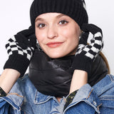 Guantes acogedores a cuadros de la Semana de la Moda