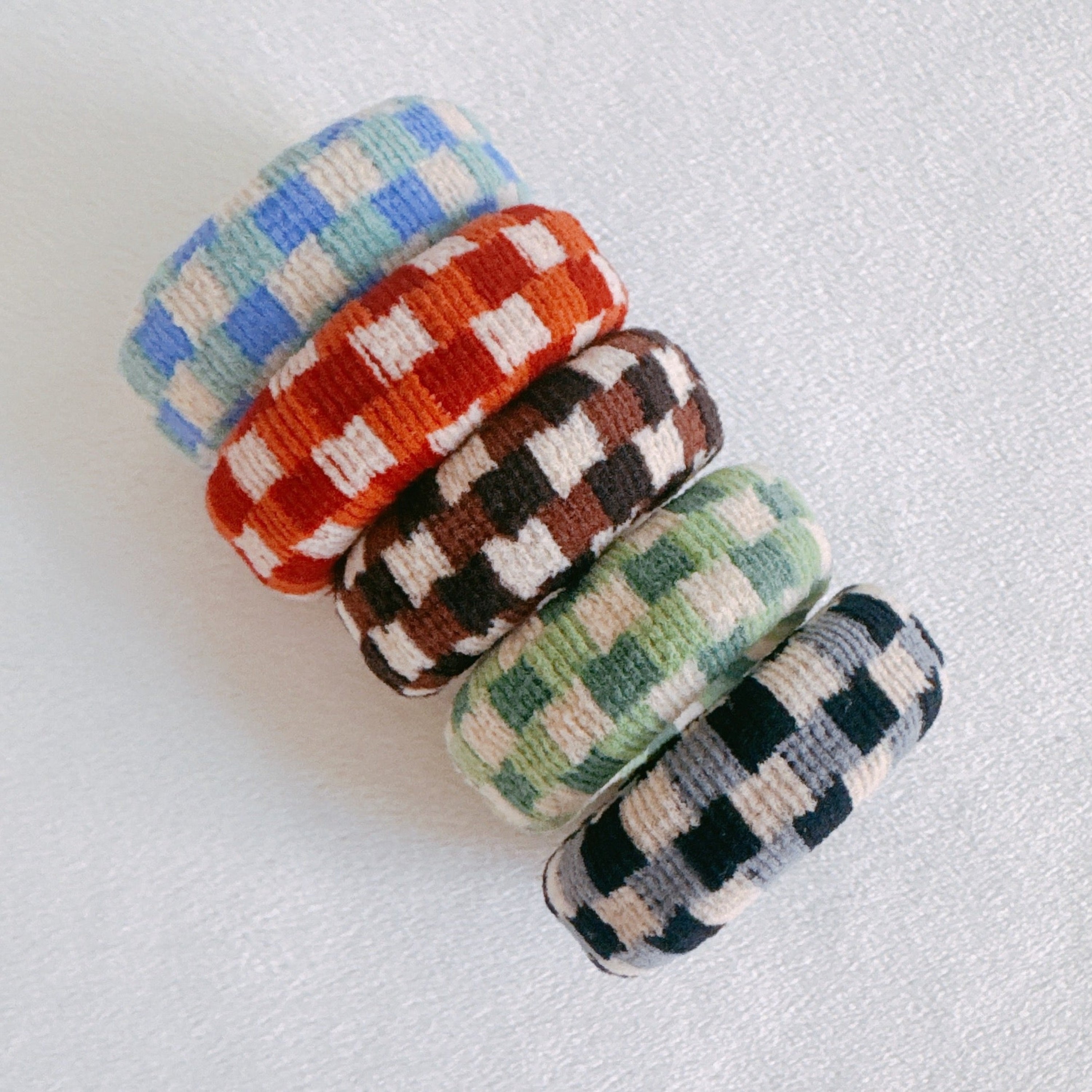 Checkered Donut Hair Ties Set Of 5 – Ellisonyoung.com display picture 1