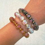 Stretch bracelet with faceted beads in white, black, and amber tones – versatile and elegant for layering
