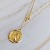 Collar a capas con cruz y monedas