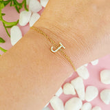 Pulsera con inicial brillante y delicada