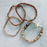 Juego de 4 pulseras de cuentas de piedra y madera.