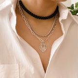 Collier superposé de perles de résine et cœur doré