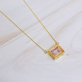 Collar con colgante cuadrado dulce