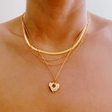 Collar de cadena y corazón perfectamente superpuesto