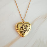 Collier avec médaillon ouvert et initiale en forme de cœur nostalgique