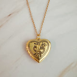 Collier avec médaillon ouvert et initiale en forme de cœur nostalgique