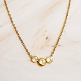 Collar Minimalista de Tres Piedras