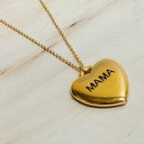 Collar con colgante de corazón grabado de mamá