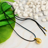 Collier en forme de larme en cuir noir