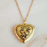 Collier avec médaillon ouvert et initiale en forme de cœur nostalgique