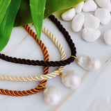 Collier de perles baroques en corde de satin