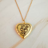 Collier avec médaillon ouvert et initiale en forme de cœur nostalgique