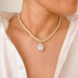 Collier de perles baroques en corde de satin