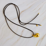 Collier en forme de larme en cuir noir