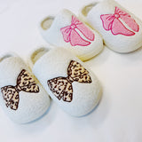 Pantuflas cómodas con lazo Emily