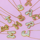 Collar con inicial de burbujas de cristal