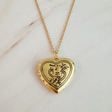 Collier avec médaillon ouvert et initiale en forme de cœur nostalgique